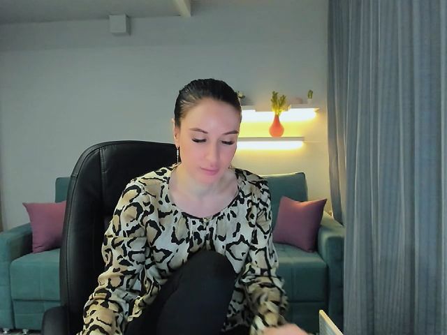 Live sex webcam photo for Lilly_Shine #272708095