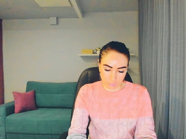 Live sex webcam photo for Lilly_Shine #272808124