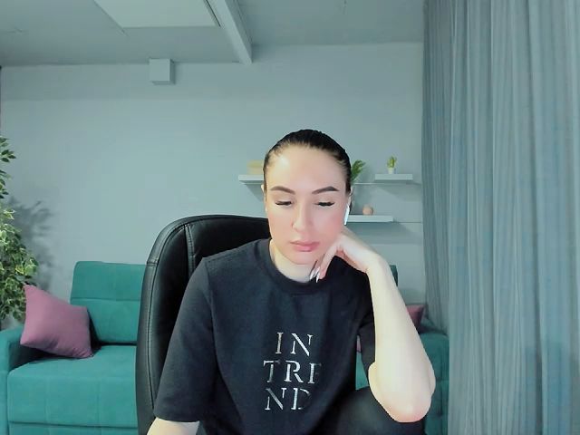 Live sex webcam photo for Lilly_Shine #272914866