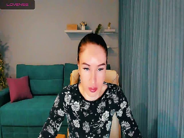 Live sex webcam photo for Lilly_Shine #273088584