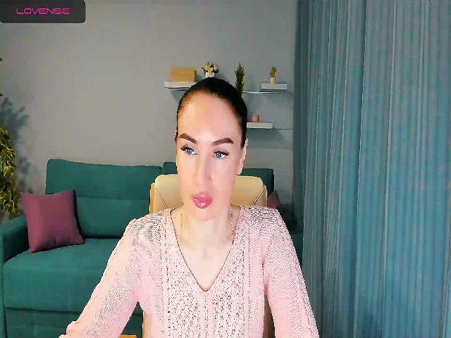 Live sex webcam photo for Lilly_Shine #273123798