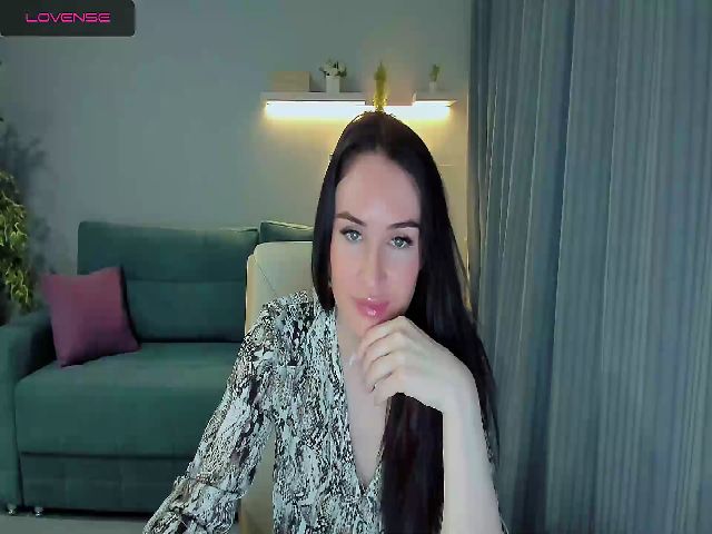Live sex webcam photo for Lilly_Shine #273207733