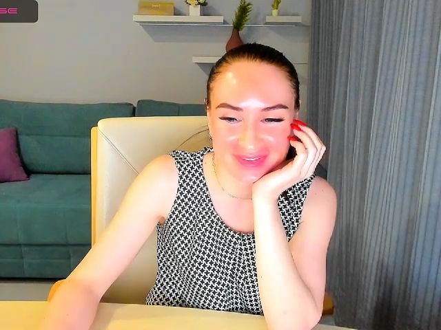 Live sex webcam photo for Lilly_Shine #273492974