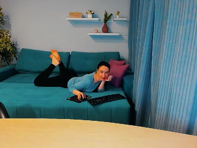 Live sex webcam photo for Lilly_Shine #273882535