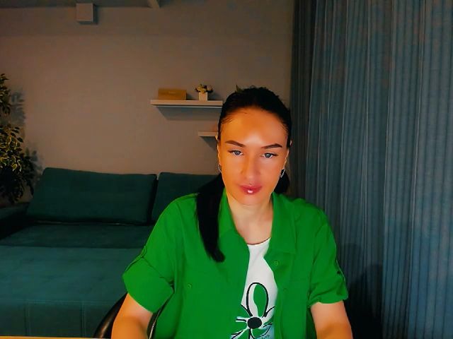Live sex webcam photo for Lilly_Shine #273944876
