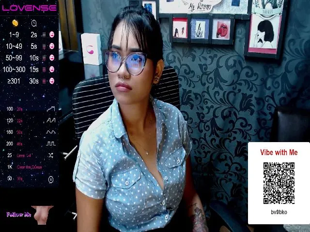 Live sex webcam photo for Lillyqueen1 #273334204