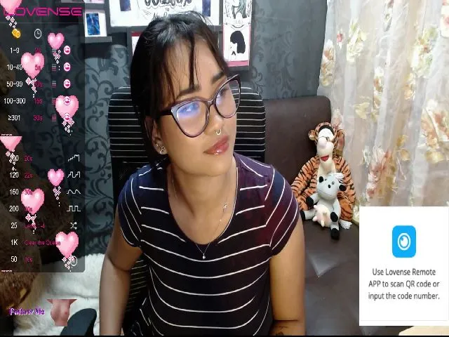 Live sex webcam photo for Lillyqueen1 #273365565