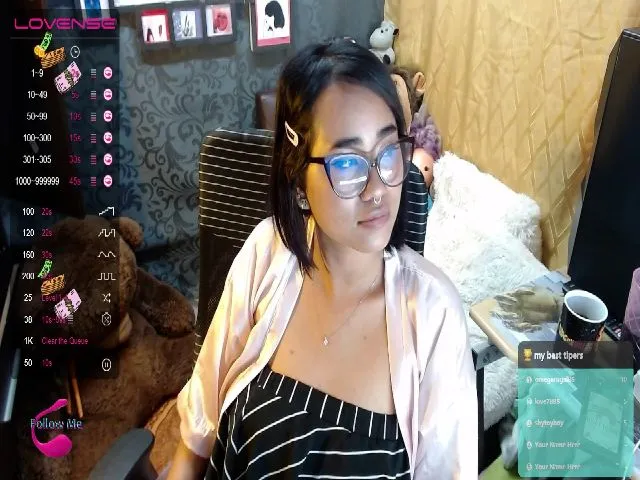 Live sex webcam photo for Lillyqueen1 #273619853