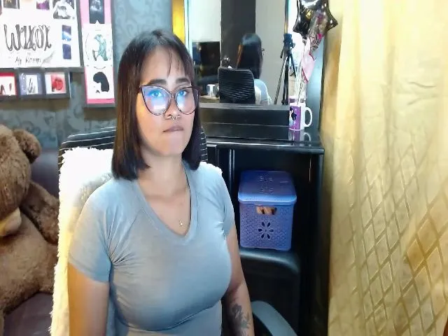 Live sex webcam photo for Lillyqueen1 #273749373