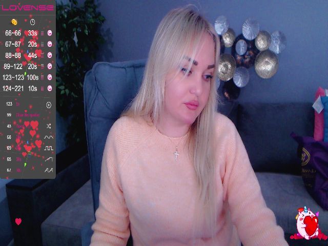 Live sex webcam photo for LillyyLovee #271694787