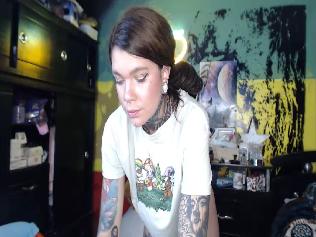 Live sex webcam photo for Lilmarieee #287894260