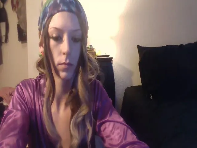 Live sex webcam photo for LilreD222 #274565188