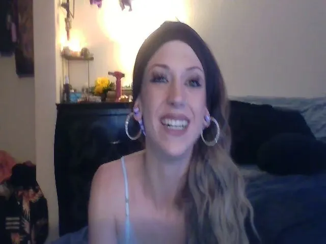 Live sex webcam photo for LilreD222 #274583874