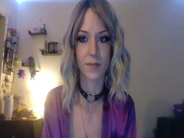 Live sex webcam photo for LilreD222 #274654844
