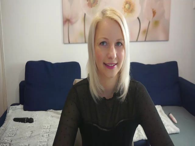 Live sex webcam photo for LilyEuphoria #275084045