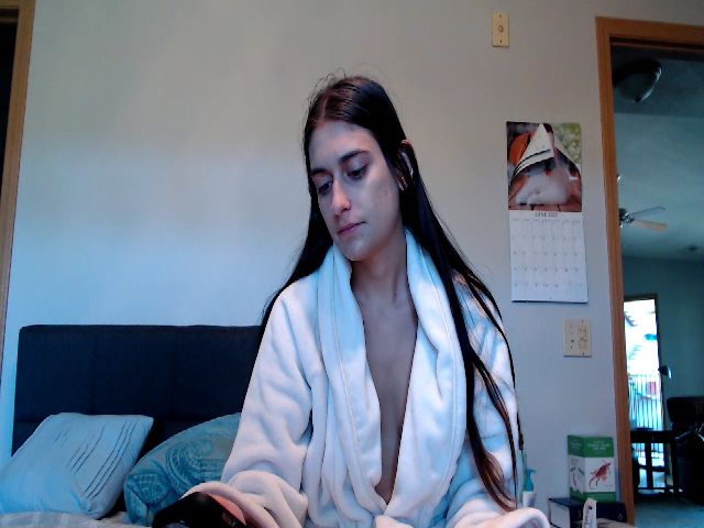 Live sex webcam photo for LilyLou23 #273796179