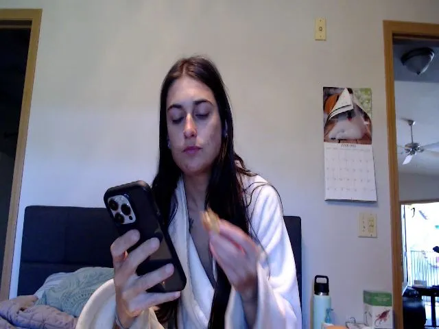 Live sex webcam photo for LilyLou23 #273836588