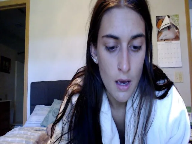 Live sex webcam photo for LilyLou23 #273838949