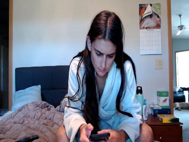 Live sex webcam photo for LilyLou23 #273851319