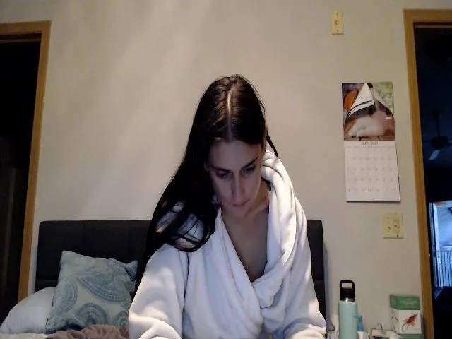 Live sex webcam photo for LilyLou23 #273859462