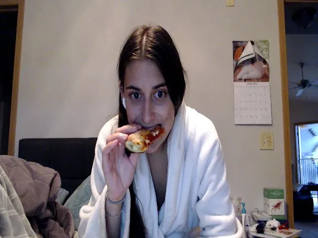 Live sex webcam photo for LilyLou23 #273863235