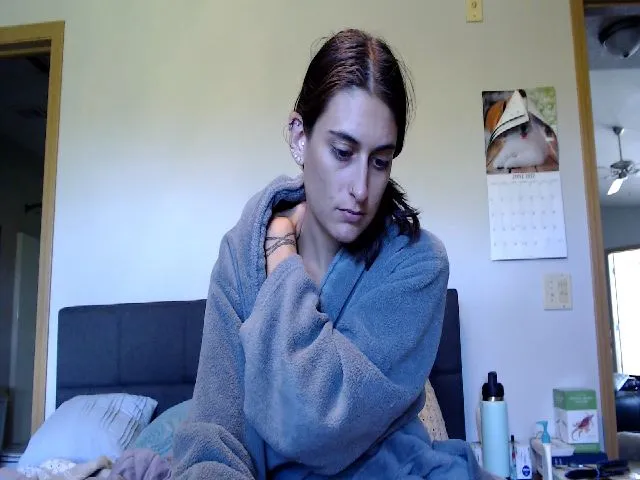 Live sex webcam photo for LilyLou23 #273871284