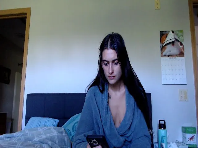 Live sex webcam photo for LilyLou23 #273877362