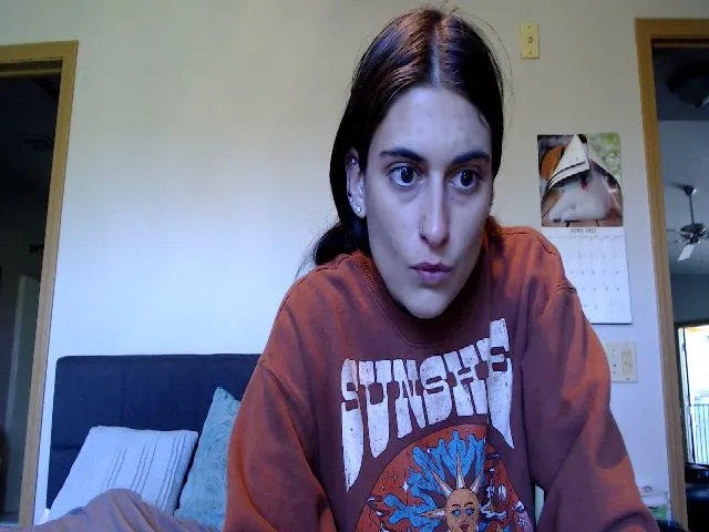 Live sex webcam photo for LilyLou23 #273887614