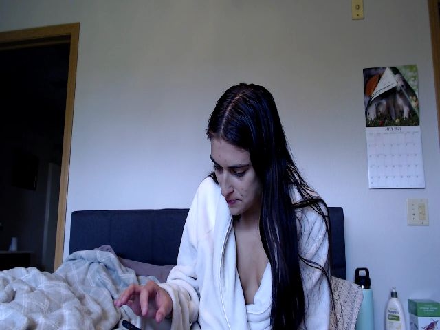 Live sex webcam photo for LilyLou23 #274088916