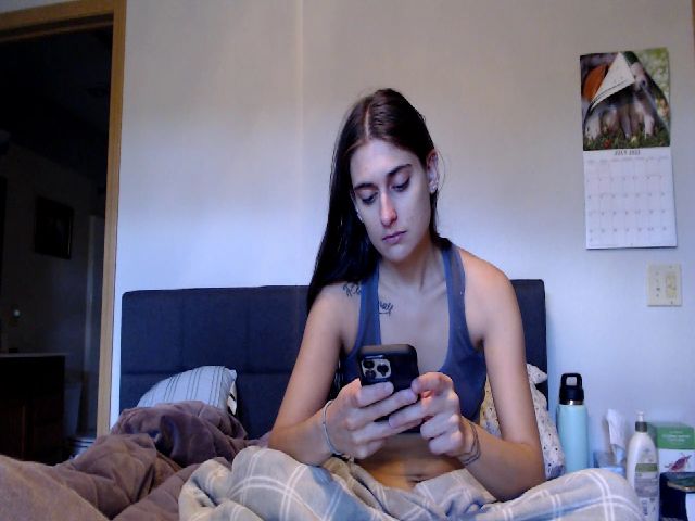 Live sex webcam photo for LilyLou23 #274188456