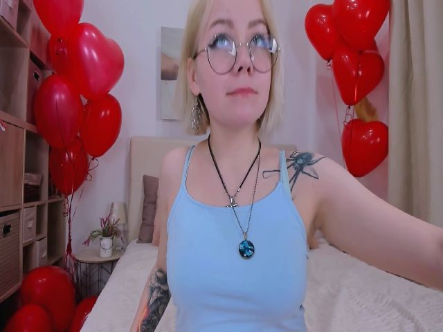 Live sex webcam photo for LilyMorgan69 #272497932