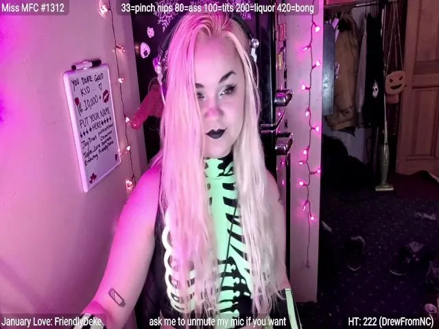 Live sex webcam photo for LilyWhite42O #272235077