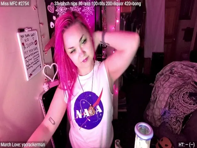 Live sex webcam photo for LilyWhite42O #272763188