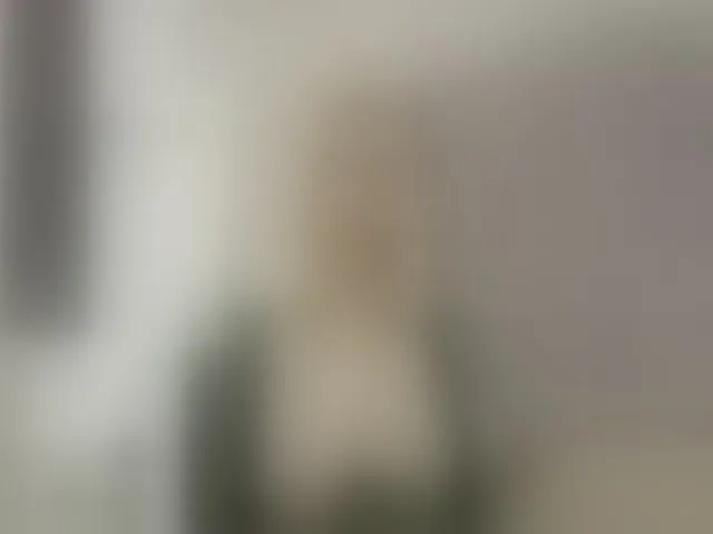 Live sex webcam photo for LindaSophie #273410939
