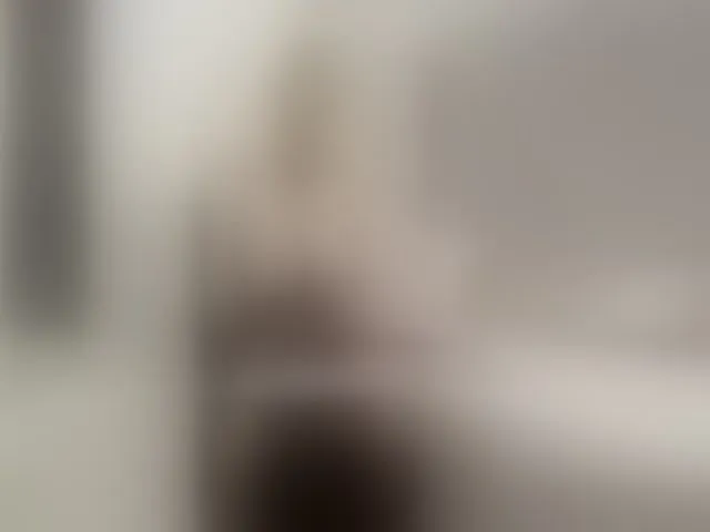 Live sex webcam photo for LindaSophie #273412323