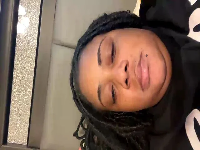 Live sex webcam photo for Lindsey876 #273655127