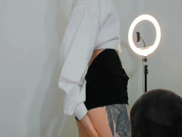 Live sex webcam photo for LinziLexi #272225093