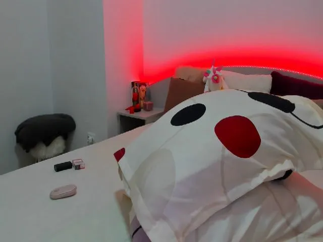 Live sex webcam photo for LinziLexi #272737178