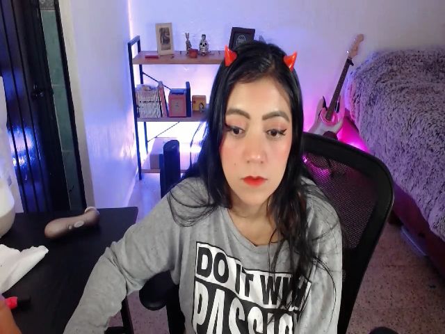 Live sex webcam photo for LionessHunts #272184928