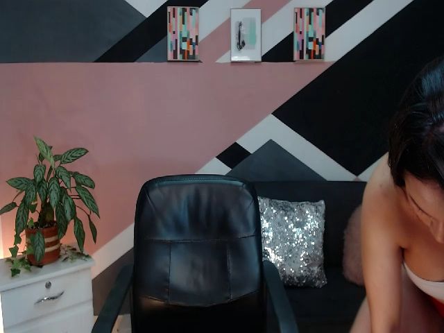 Live sex webcam photo for LisaBaker1 #271961414