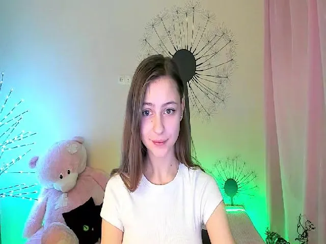 Live sex webcam photo for LisaBaker_ #272082499