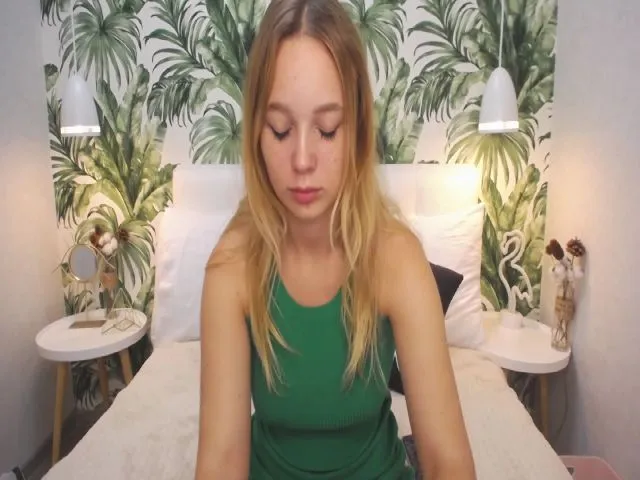 Live sex webcam photo for LisaFalls #274470448