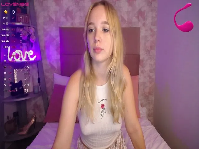 Live sex webcam photo for LisaFalls #274657969