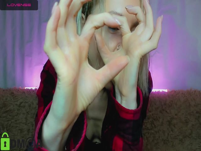 Live sex webcam photo for LisaJun #272940410