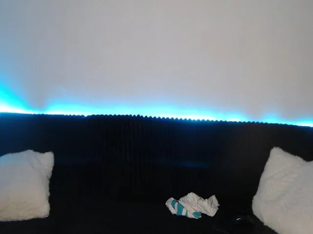 Live sex webcam photo for LisaSweet4U #275343699