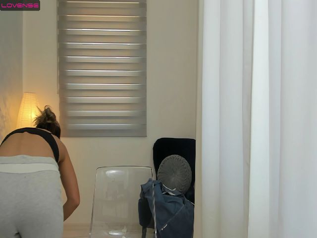 Live sex webcam photo for Lisaababyy #274390654