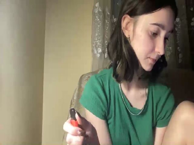 Live sex webcam photo for LissaGrettel #273101745