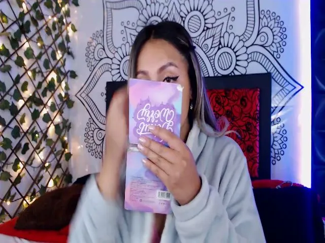 Live sex webcam photo for Litlecapricex #272281099