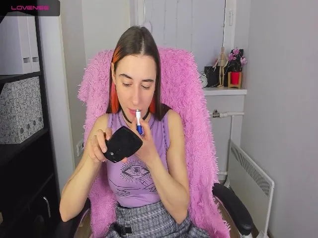 Live sex webcam photo for LittleDevilJN #272698525