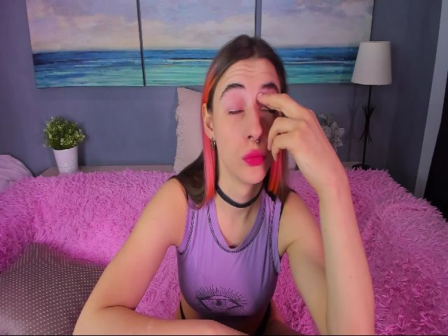 Live sex webcam photo for LittleDevilJN #272724074